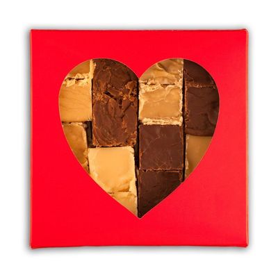 caja de chocolate de San Valentín, bombones de San Valentín, chocolate de San Valentín, caja de chocolates, chocolates en forma de corazón, regalos de chocolate, chocolates en línea