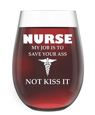 ممرضة كأس نبيذ مضحك